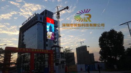 德陽(yáng)DJ臺(tái)酒吧LED設(shè)計(jì)與高清背景屏、異形屏創(chuàng)新應(yīng)用